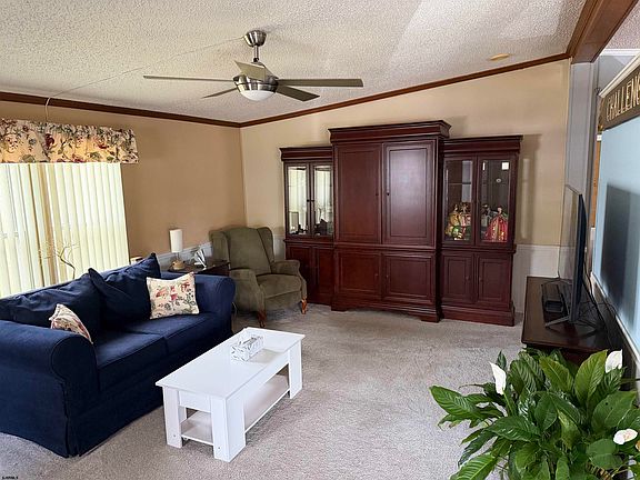 3rd image of 21 Hickory Ln