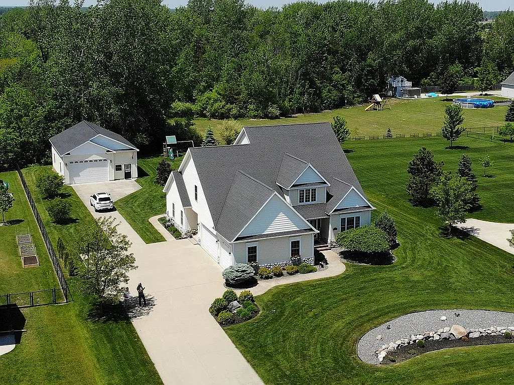 8917 Garner Ln photo 1