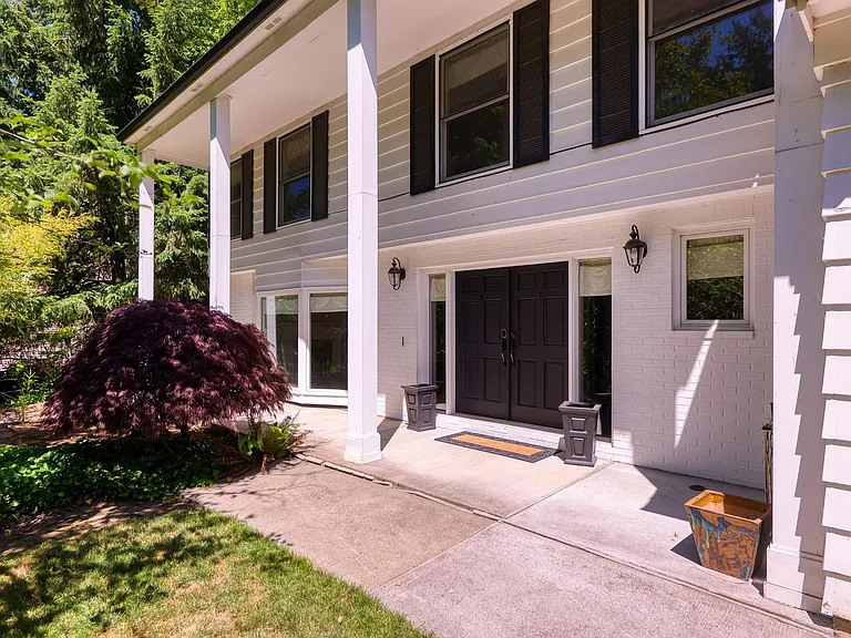 18052 Hobbit Ct — Photo 2
