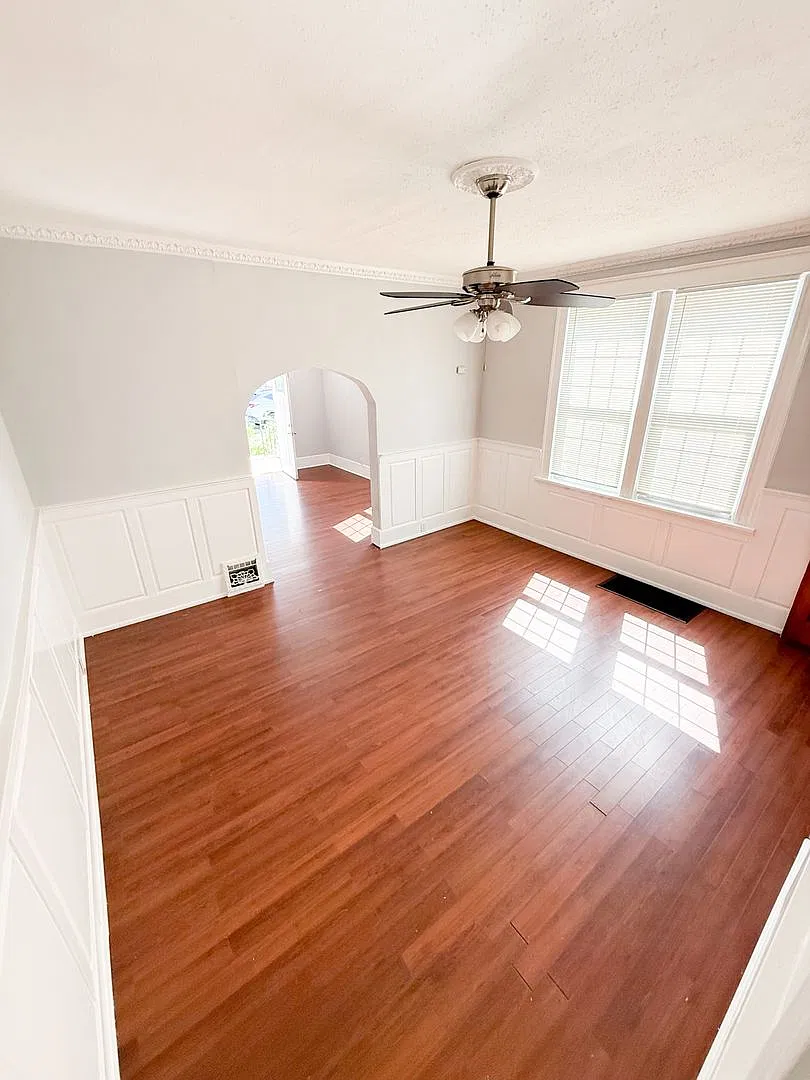 3 Bedroom/1 Bathroom with Fenced-in Backyard! — Photo 1