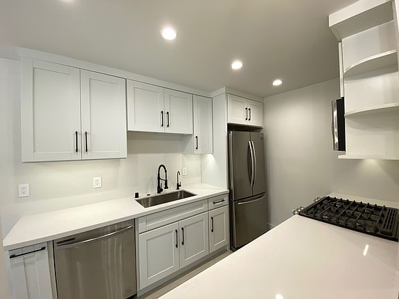 3rd image of 3380 Vinton Ave #108