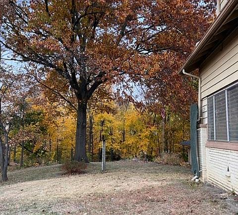 spacious yard. scenic setting