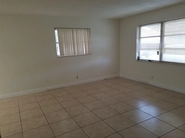 4934 NW 55th Ct — Photo 5