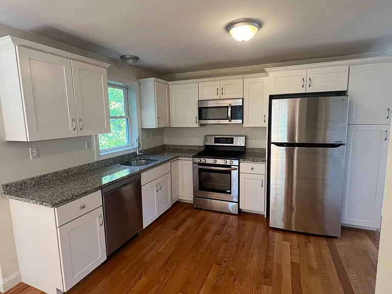 24 Beacon Pl #1 — Photo 4