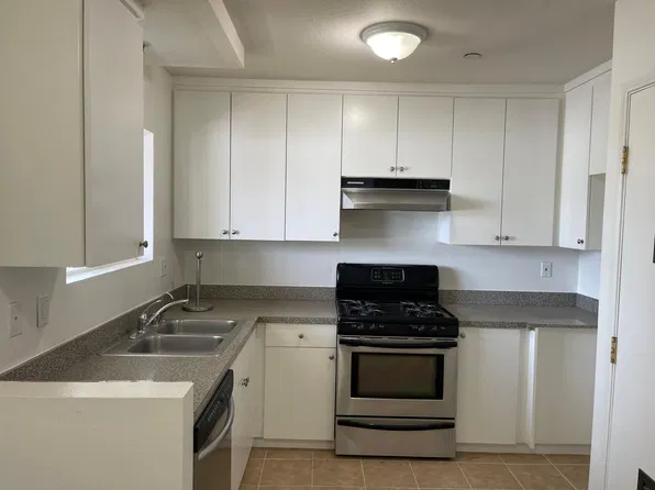 5421 La Mirada Ave #204, Los Angeles, CA 90029