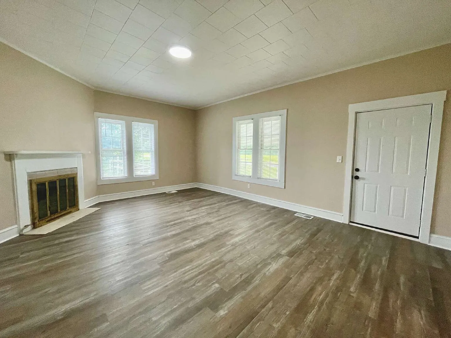 4 bed, 2.5 bath, $1,725 — Photo 3