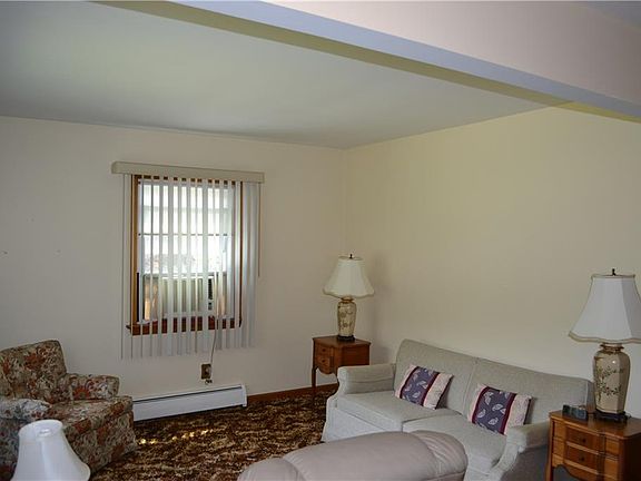4th image of 1 Daisy Dr