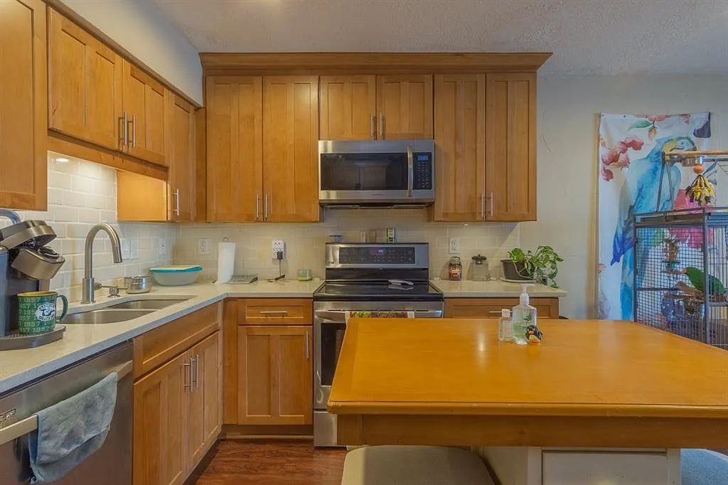 1 bed, 1.0 bath, 588 sqft, $1,700 — Photo 4