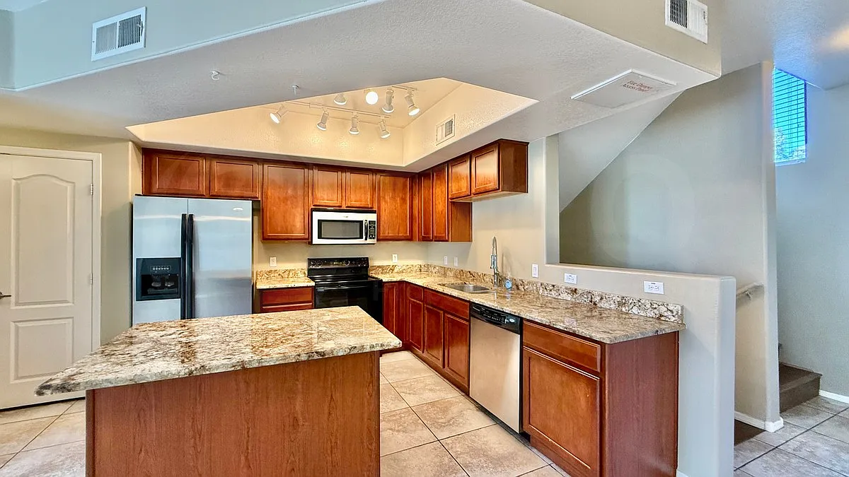 2 bed, 2.5 bath, 1100 sqft, $1,850 — Photo 3