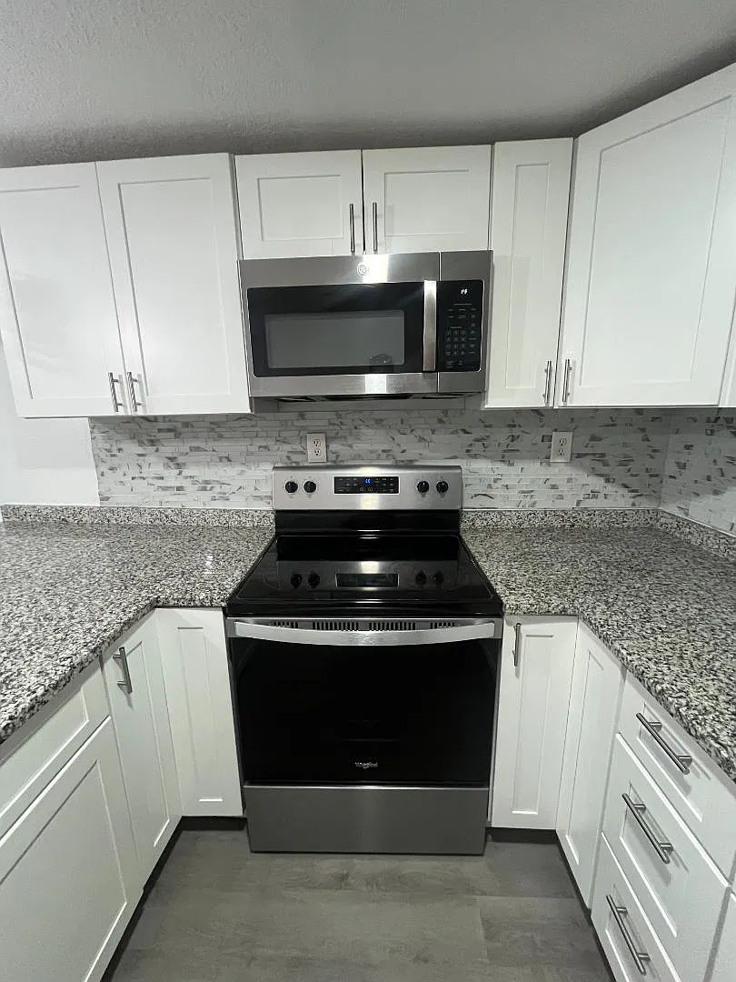 805 N Eustis St - B — Photo 3