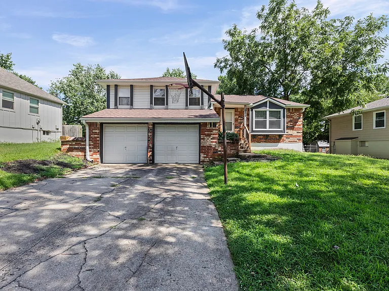12813 S Sycamore St — Photo 1