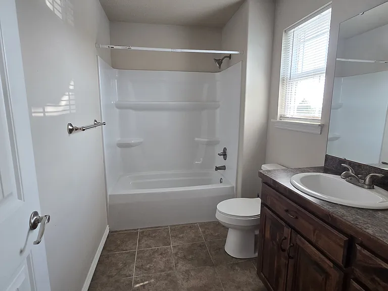 2524 Empire Ave — Photo 7