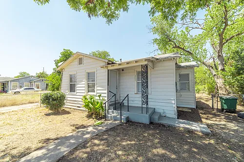 2247 Burnet St Photo 1