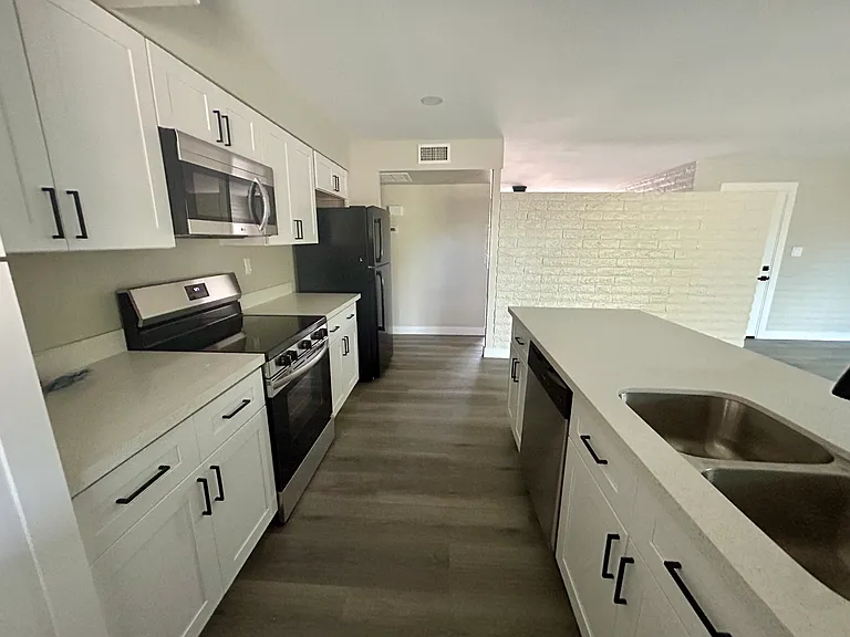 1929 E Alameda Dr — Photo 12