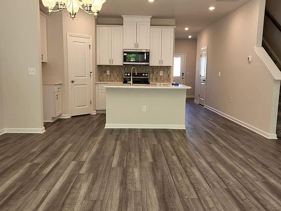 5th image of 250 Brook Farm Ln
