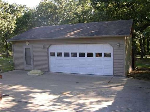 3rd image of 221 Ravenwood Cir