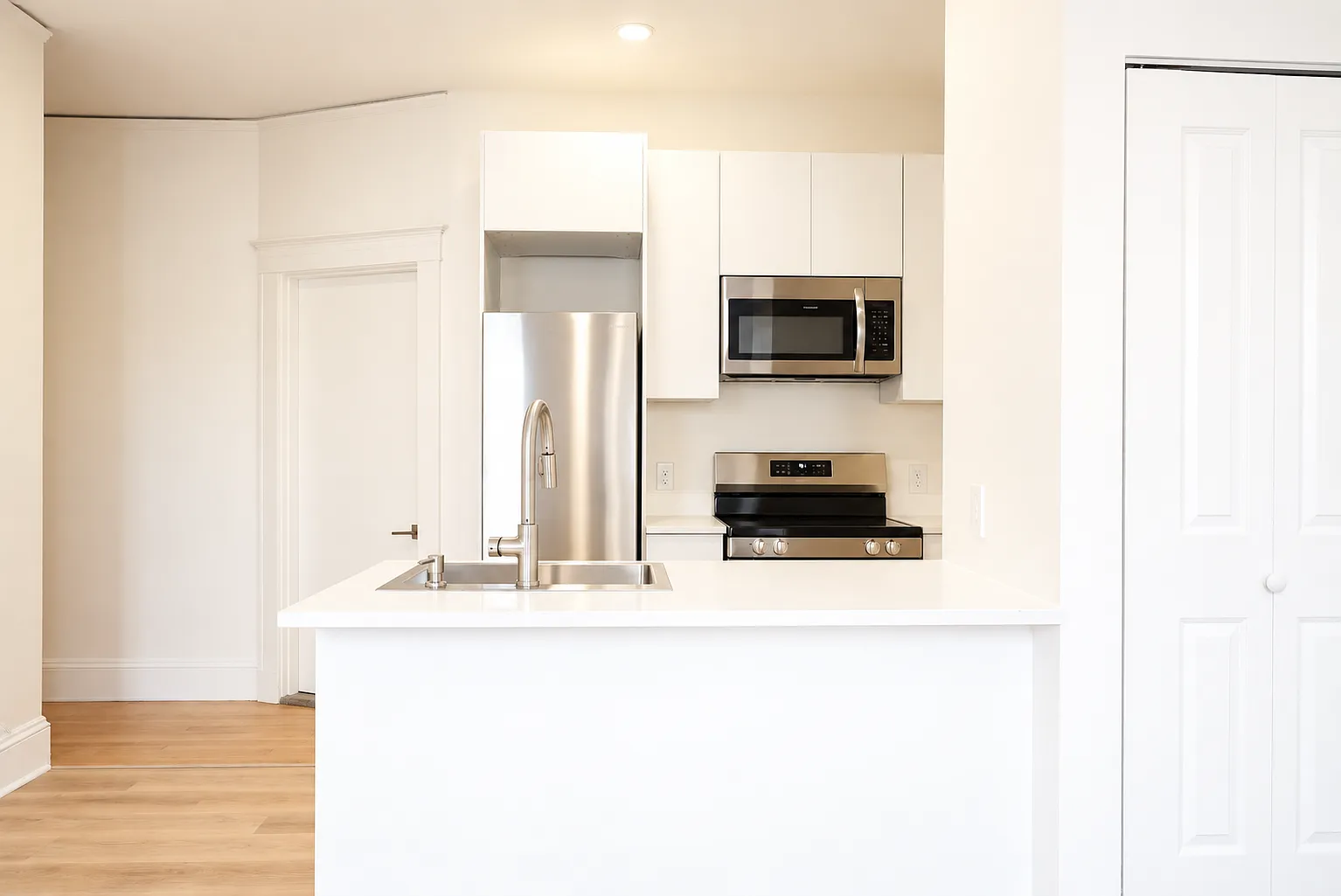 2 bed, $3,000 — Photo 2