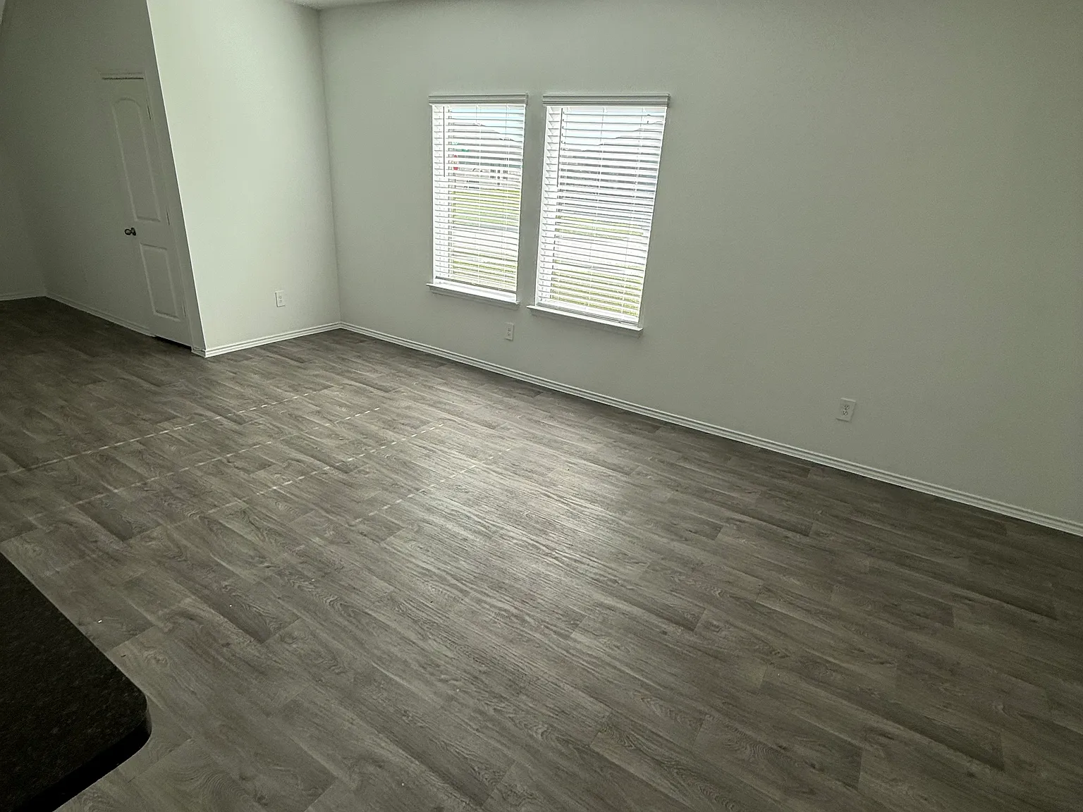 5 bed, 2498 sqft, $2,395 — Photo 3