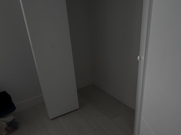 3rd image of 909 E 24th St #301