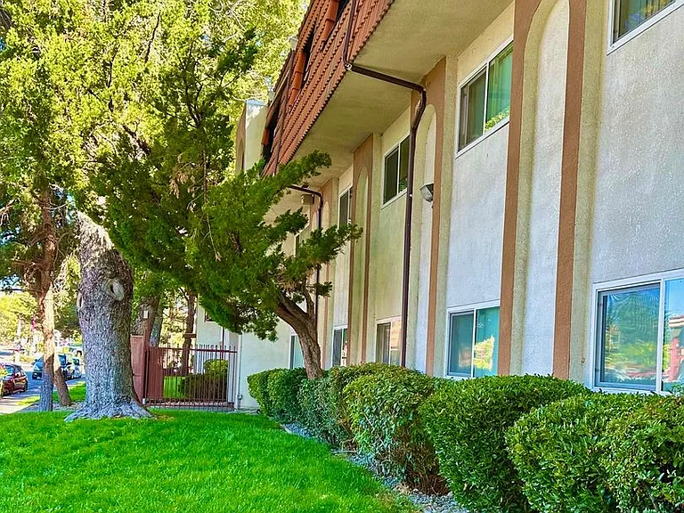 Sherwood Forest Apartments — Photo 43
