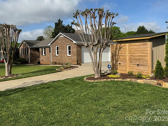 4th image of 5119 Blackberry Ln