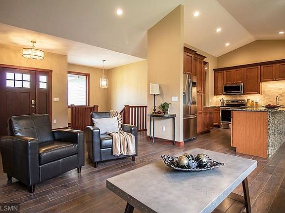 2nd image of 105 Sunburst Cir