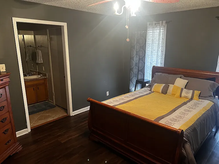 878 W Hawthorne Rd — Photo 10