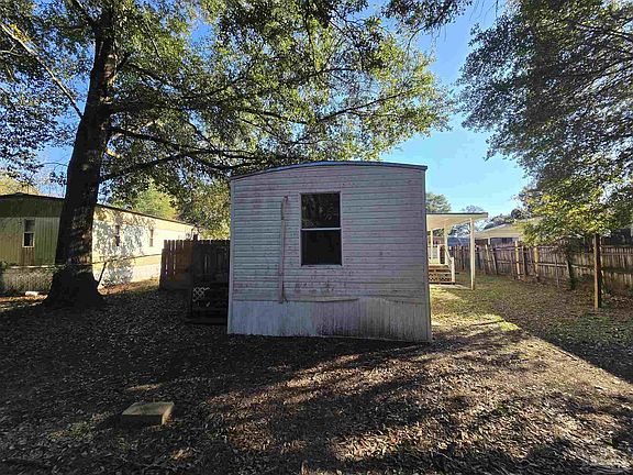 3rd image of 463 Mapleleaf Cir