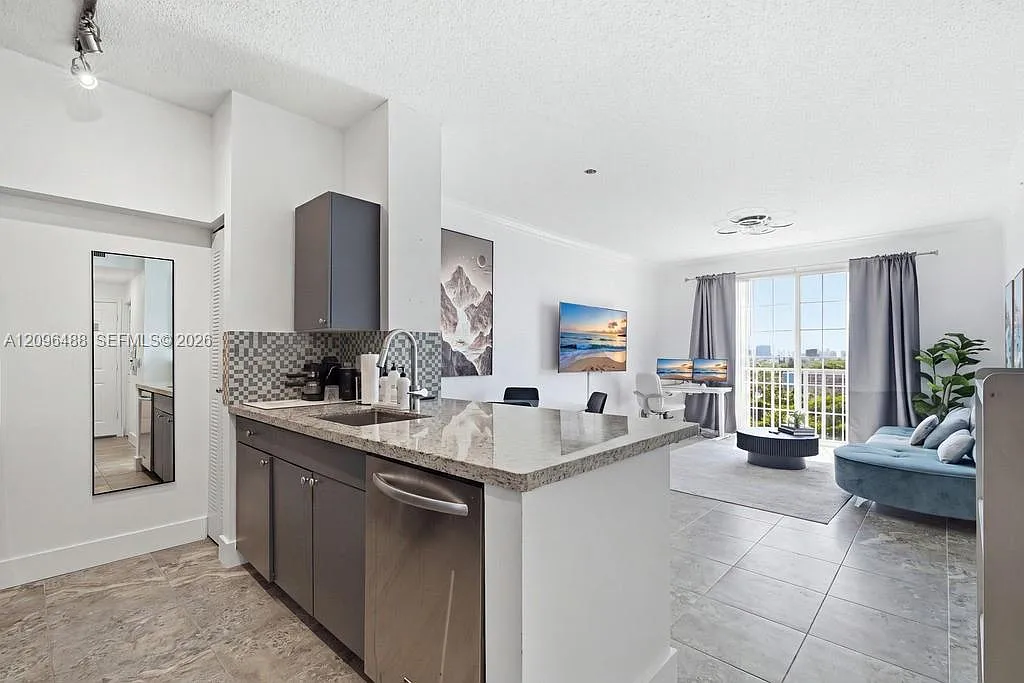 Regent Park Condo — Photo 1