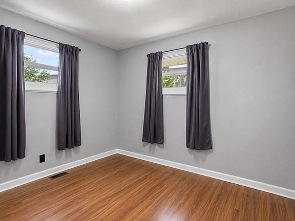 3rd image of 131 Jordan Dr