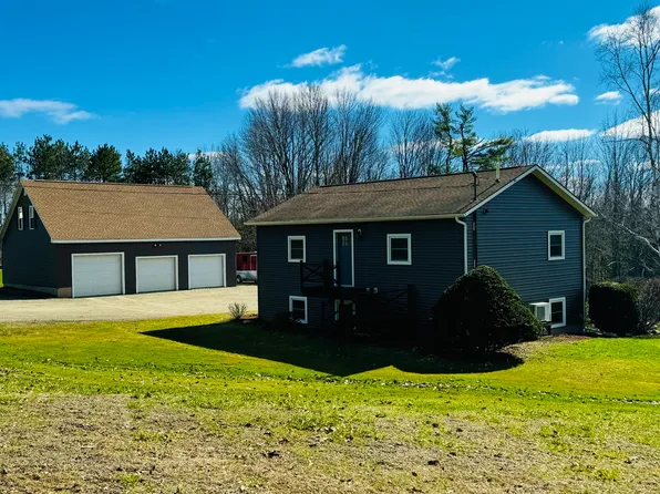 18 Rutland Road, Plymouth, ME 04969