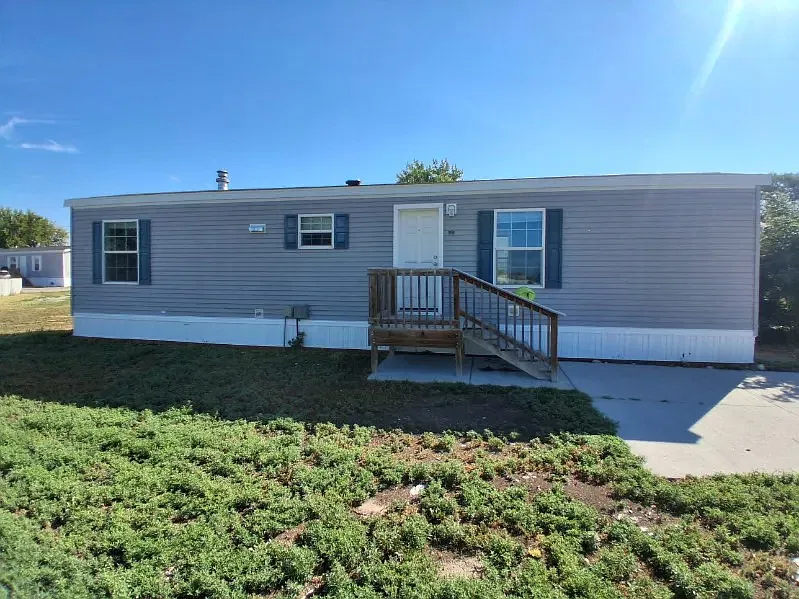 2 bed, 576 sqft, $700 — Photo 1