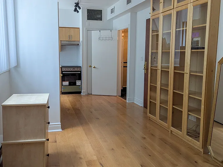 73 Richmond St W #401 — Photo 18