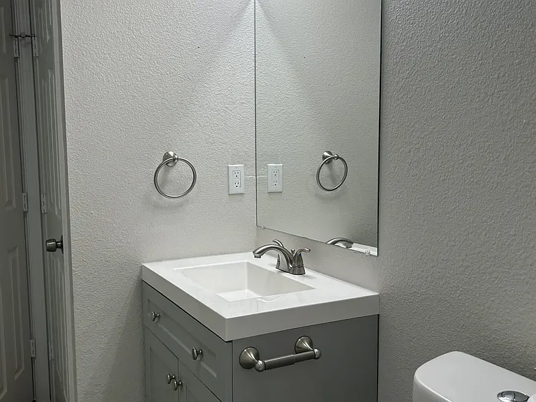 407 N Justin Ave #A — Photo 6