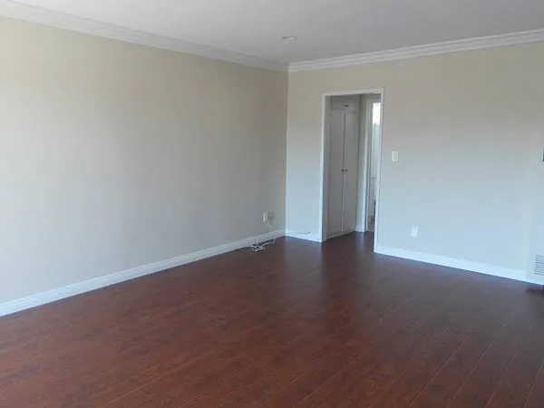 Spacious Units available - Great Location! -- Hollywood — Photo 2