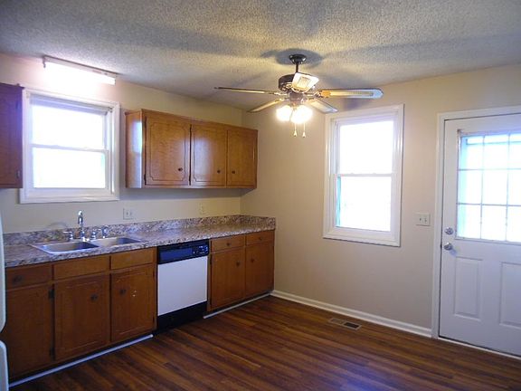 5th image of 819 Meadowlane Dr