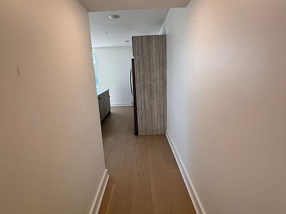 4th image of 917 Bennington St #309
