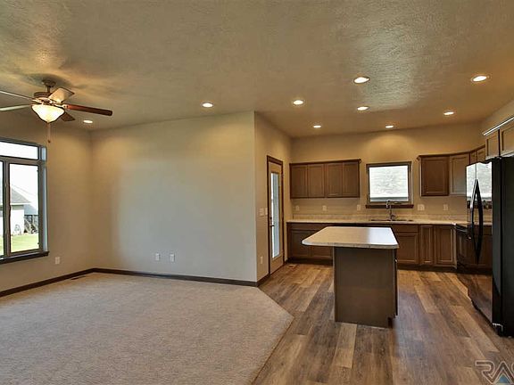 3rd image of 4220 W 93rd St
