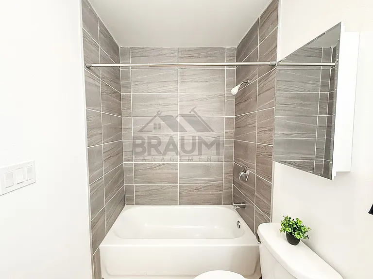 7323 WINNETKA — Photo 22