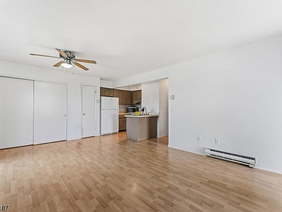 4th image of 39 Larkspur Court