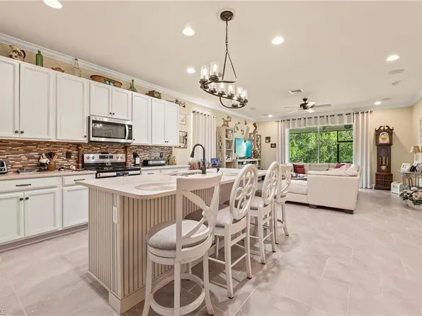 3865 Helmsman DR, NAPLES, FL 34120