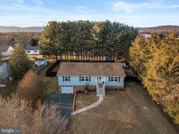 95 Cecelia St, Toms Brook, VA 22660