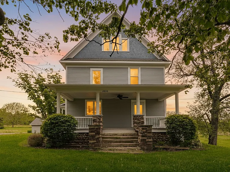 4252 Hartland Rd — Photo 32