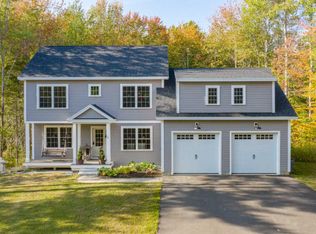 8 Autumn View Ln, Brunswick, ME 04011