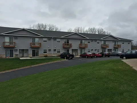 Pinedale Apartments and Red Cedar Townhomes — Photo 3
