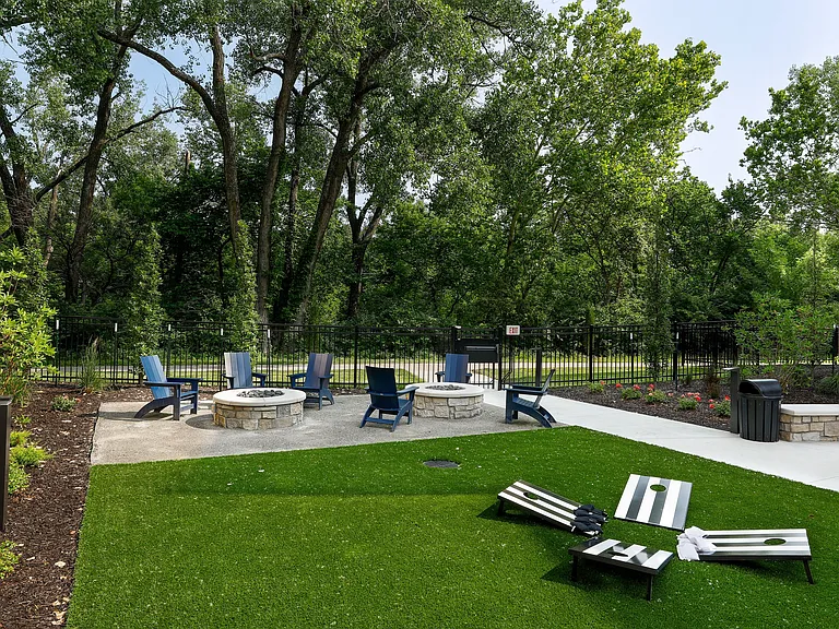 YARD GAME LOUNGE
