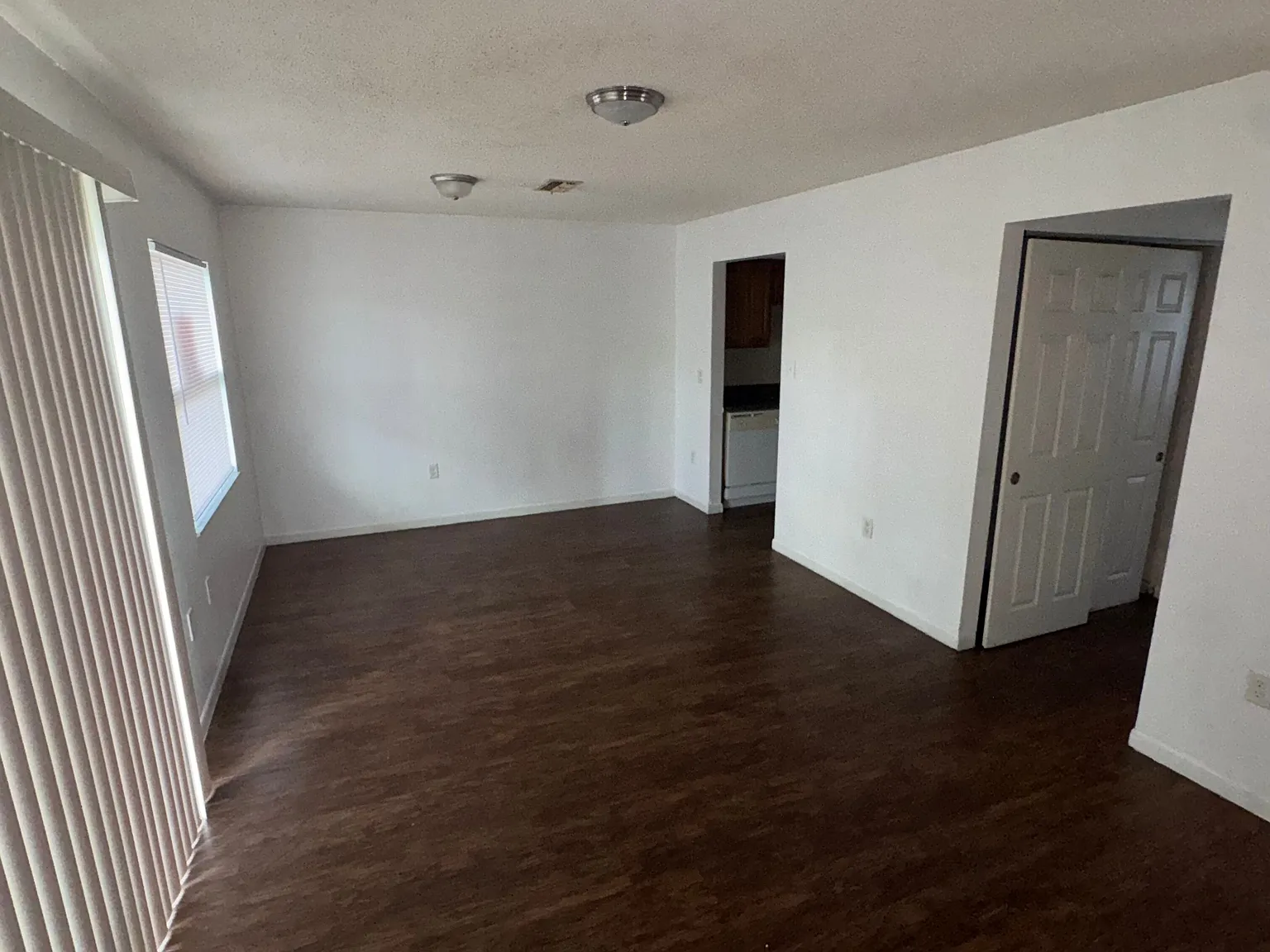 Charming 2 bedroom 1 bathroom condo on first floor — Photo 3