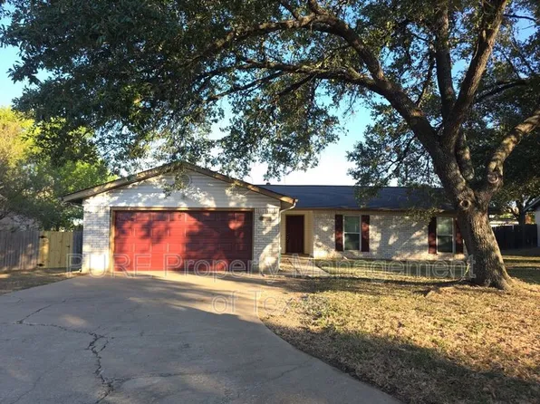 304 McClendon Dr, Elgin, TX 78621