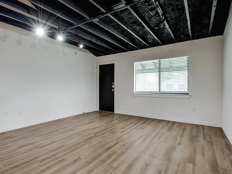 Live Oak Manor — Photo 29