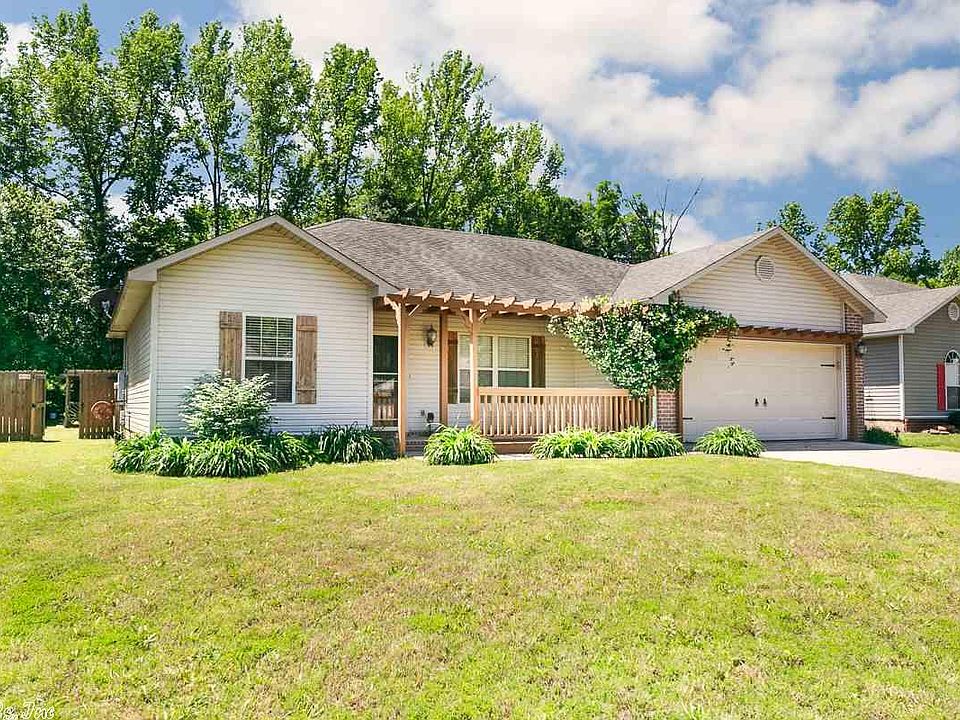 1st image of 35 Weatherwood Dr